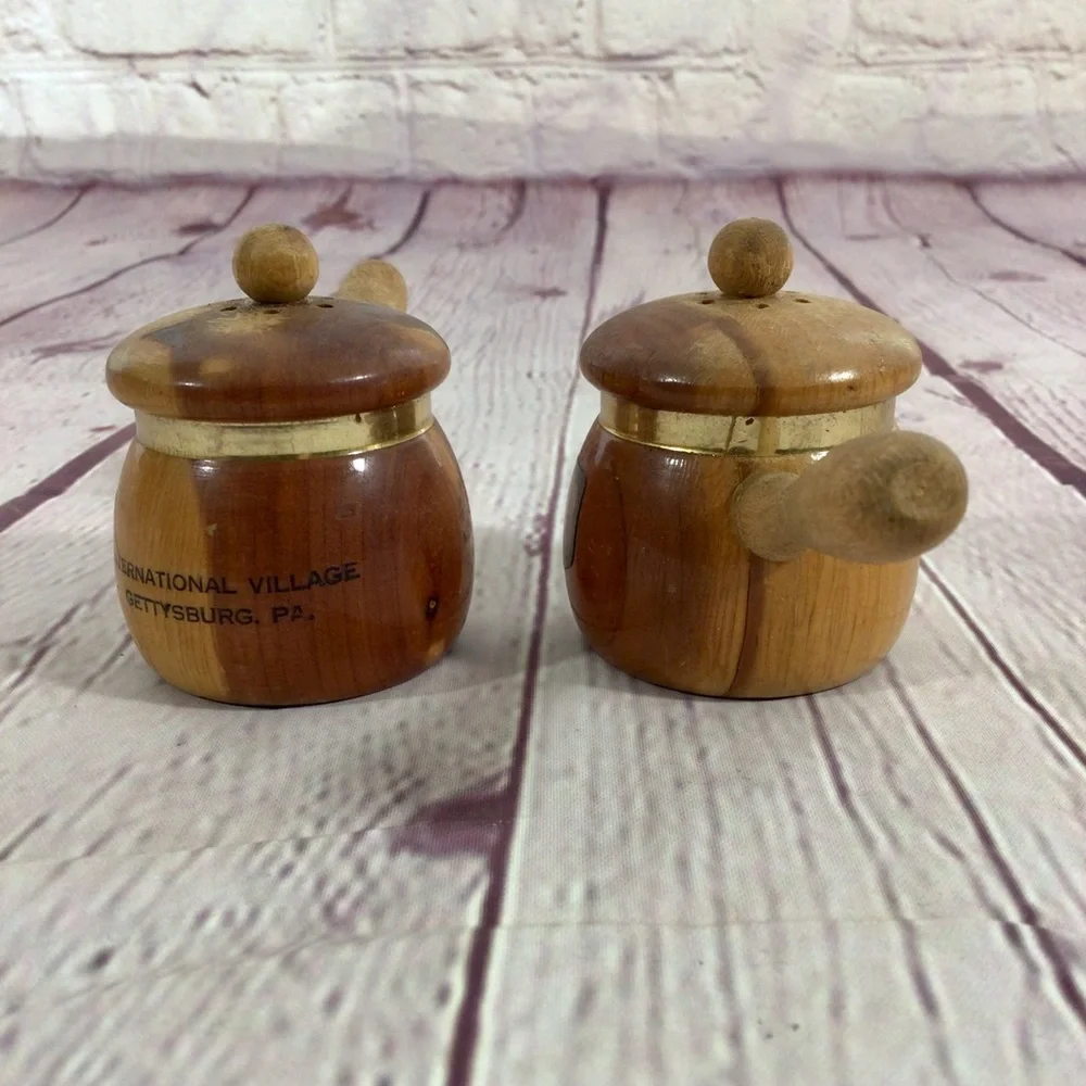 Vintage Wood Souvenir International Village Gettysburg, PA Salt and Pepper Pair - Picture 4 of 7